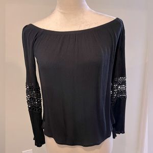 Heart & Hips black gauze off shoulder top size small